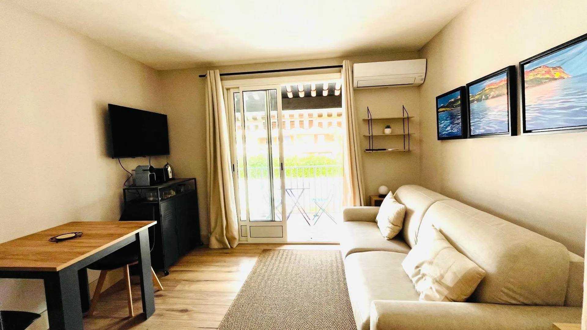 Studio Cosy En Bord De Mer Saint-Cyr-sur-Mer 0*,  France